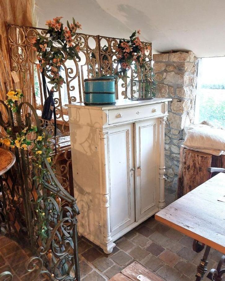 oude decoratieve kast meidenkast met pilaren, Antiek en Kunst, Curiosa en Brocante, Ophalen