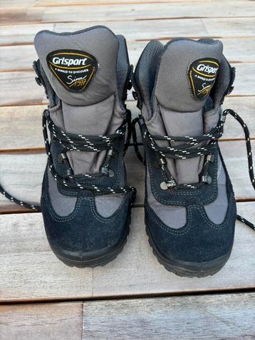 Chaussures de randonnée Grisport taille 38 disponible aux enchères