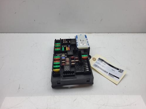 ZEKERINGKAST BMW 3 serie Touring (G21) (01-2019/07-2020), Auto-onderdelen, Elektronica en Kabels, BMW, Gebruikt
