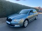 Skoda superb 99.000km eerste eigenaar xenon leder navi, Auto's, Skoda, Voorwielaandrijving, Euro 5, Zwart, 4 cilinders