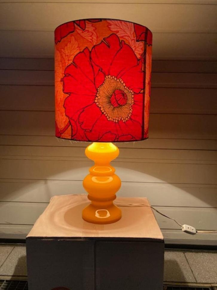 70's oranje tafellamp Masssive/De Rupel, Maison & Meubles, Lampes | Lampes de table, Utilisé, 50 à 75 cm, Verre, Tissus, Enlèvement