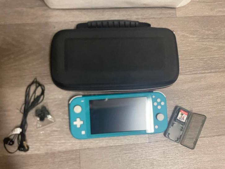 Nintendo Switch Lite Turquoise + Mario Wonder + case, Games en Spelcomputers, Spelcomputers | Nintendo Switch Lite, Zo goed als nieuw