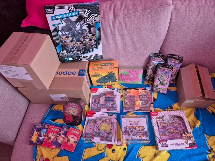 Sealed pokemon items, Hobby en Vrije tijd, Verzamelkaartspellen | Pokémon, Nieuw, Ophalen of Verzenden