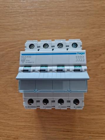 Fusible HAGER C32 4 poles (triphasé) beschikbaar voor biedingen