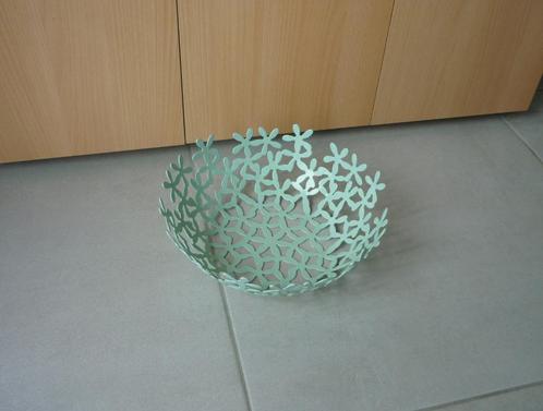 Licht turquoise mint metalen fruitschaal schaal met bloemen, Huis en Inrichting, Woonaccessoires | Schalen en Manden, Schaal, Ophalen of Verzenden
