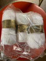 3 bolletjes witte wol 100% acryl Nieuw, Ophalen of Verzenden, Zo goed als nieuw