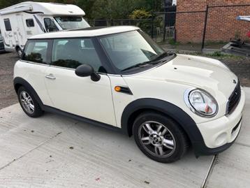 mini one D met pano dak (distributieketting stuk) beschikbaar voor biedingen