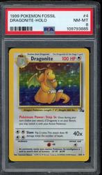 Dragonite Holo PSA 8 - 4/62 - Fossil 1999, Hobby en Vrije tijd, Verzamelkaartspellen | Pokémon, Ophalen of Verzenden, Zo goed als nieuw
