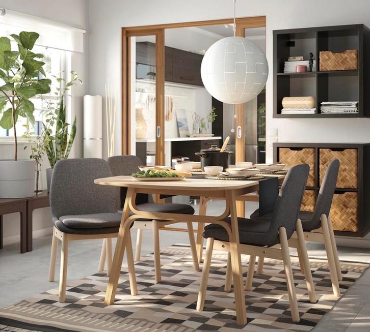 Table à manger Voxlöv avec chaises Vedbo ikea assorties, Maison & Meubles, Salles à manger complètes, Comme neuf, 4 à 6 chaises