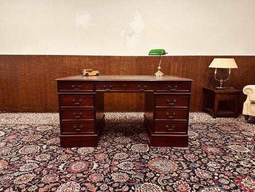 Klassiek Engels Chesterfield Bureau, Antiek en Kunst, Antiek | Kantoor en Zakelijk, Ophalen of Verzenden