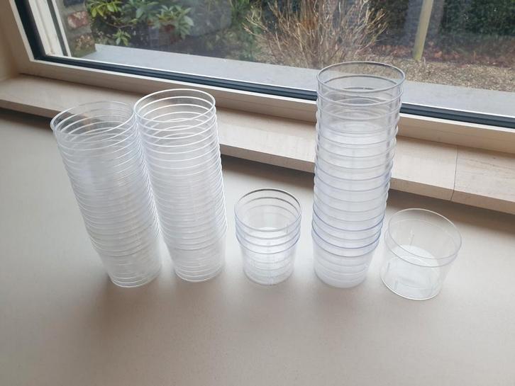 63 plastiek potjes, Hobby en Vrije tijd, Knutselen, Gebruikt, Ophalen of Verzenden