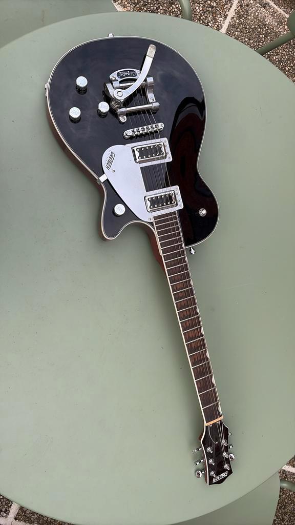 Gretsch Electromatic met Bigsby tremolo en dual humbuckers., Muziek en Instrumenten, Snaarinstrumenten | Gitaren | Elektrisch