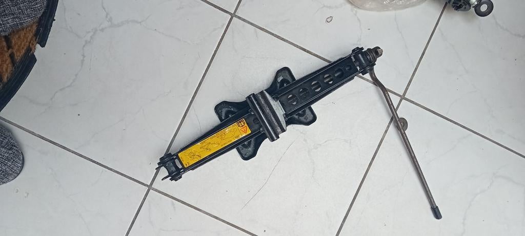 AUTO KRİKKEN, Ophalen of Verzenden, Zo goed als nieuw