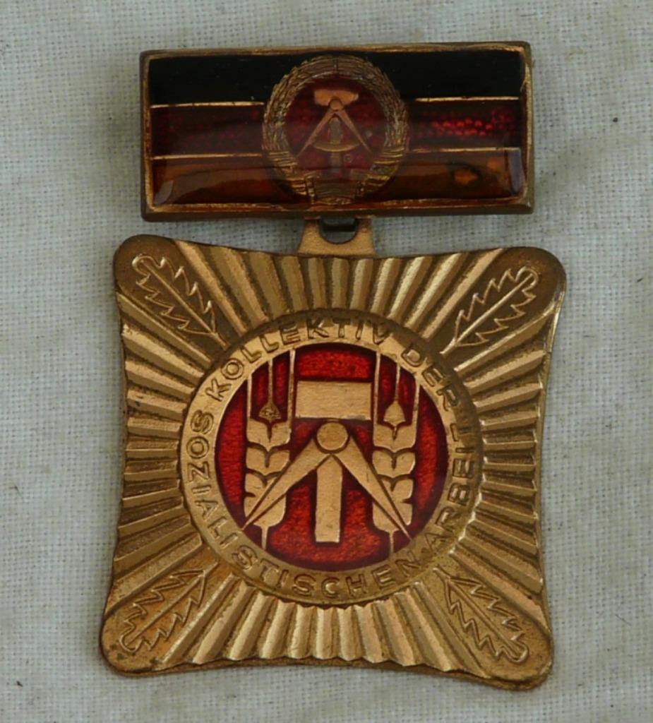 Medaille DDR, Kolletiv der sozialistischen Arbeit, jaren'70., Enlèvement ou Envoi, Autres, Ruban, Médaille ou Ailes