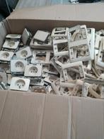 Stopcontacten, schakelaars en afdekplaatjes. Niko. Inbouw, Ophalen, Stopcontact