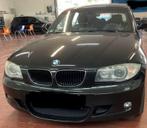 BMW 118i pakket M, Auto's, Zwart, 4 cilinders, Leder en Stof, Zwart