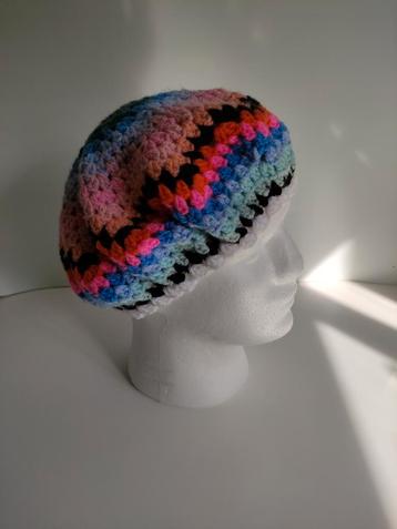 Handgemaakt beret  beschikbaar voor biedingen