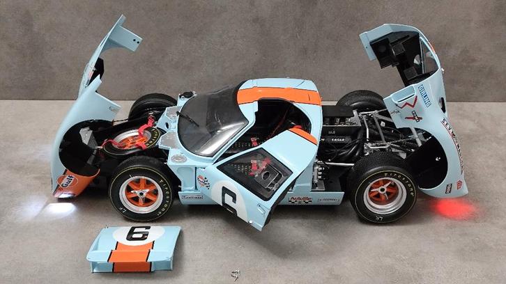 GESIGNEERD Ford GT40 Le Mans Winner 1969 Jacky Ickx 1/8, Hobby en Vrije tijd, Modelauto's | 1:5 tot 1:12, Zo goed als nieuw, Auto