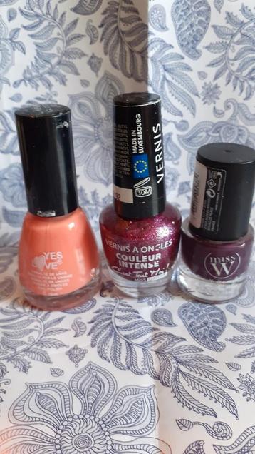 3 vernis à ongles neuf (lot5) beschikbaar voor biedingen