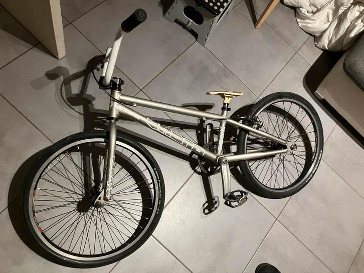 Haro pro expert alu 20”, Fietsen en Brommers, Fietsen | Crossfietsen en BMX, Gebruikt, 20 tot 24 inch, Aluminium, Stuur 360° draaibaar