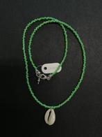 Collier avec rocailles vertes et coquillage, Bijoux, Sacs & Beauté, Colliers, Vert, Synthétique, Avec pendentif, Enlèvement ou Envoi