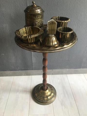 Prachtige originele bijzet- Rooktafel uit 1880. beschikbaar voor biedingen