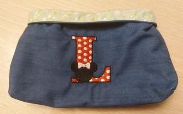 Pochette vide-poches en jeans avec la lettre L et Minnie.