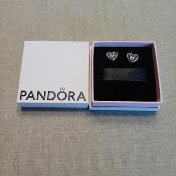 oorbellen pandora 2 keer gedragen beschikbaar voor biedingen