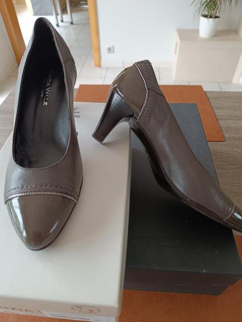 Cinzia valle confort maat 38, Kleding | Dames, Schoenen, Zo goed als nieuw, Pumps, Bruin, Ophalen of Verzenden