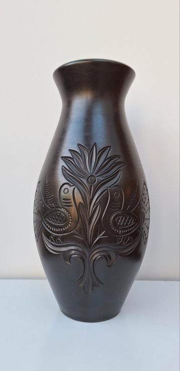 Grote zwarte vaas Arta Harghitei Roemenië beschikbaar voor biedingen