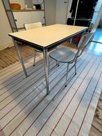 Formica type tafel met twee stoelen., Ophalen, Zo goed als nieuw