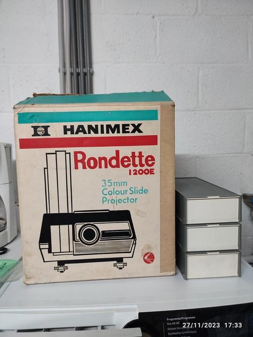 Projecteur à dias (+ 3 boîtes de rangement), Verzamelen, Foto-apparatuur en Filmapparatuur, Projector, Ophalen