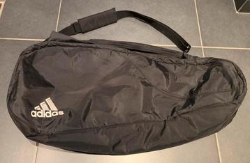 Zeer ruime tenniszak Adidas beschikbaar voor biedingen