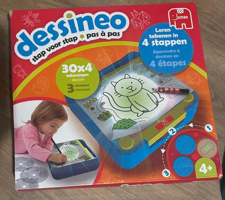 Dessineo leren tekenen-tekenprojector voor kinderen., Hobby en Vrije tijd, Gezelschapsspellen | Kaartspellen, Zo goed als nieuw