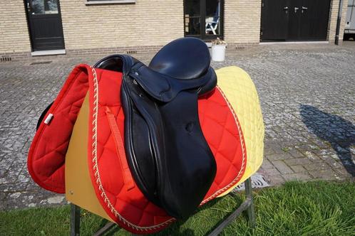veelzijdig  springgericht DRESSUUR zadel kieffer ALS NIEUW, Dieren en Toebehoren, Paarden en Pony's | Hoofdstellen en Tuigage