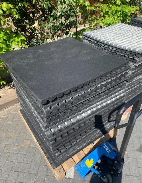 Carreaux de sol en caoutchouc 1mx1mx4cm (plusieurs), Animaux & Accessoires, Box & Pâturages, Accessoires