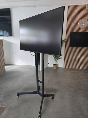 Meetingroom scherm op voet beschikbaar voor biedingen