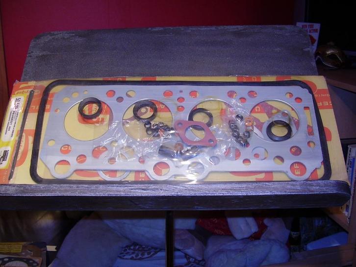 Une pochette de rodage pour PEUGEOT 404 Limousine, Autos : Pièces & Accessoires, Autres pièces automobiles, Pièces Oldtimer ou Ancêtre