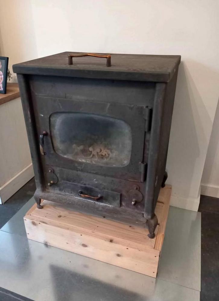 Houtkachel + 5kuub brandhout, Huis en Inrichting, Kachels, Zo goed als nieuw, Houtkachel, Hout, Ophalen