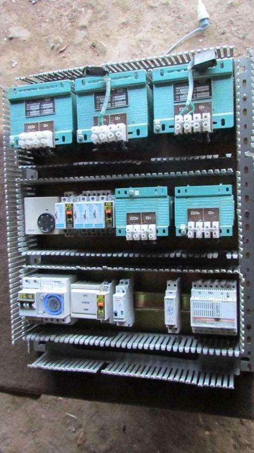 Tableau électrique transformateurs, interrupteurs, minuterie, Bricolage & Construction, Électricité & Câbles, Utilisé, Interrupteur
