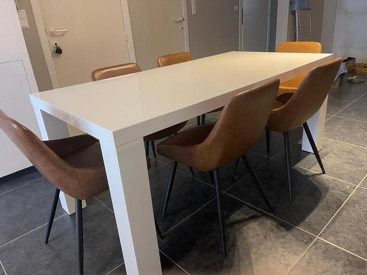 Eetplaats wit + 6 stoelen bruin, Huis en Inrichting, Tafels | Eettafels, Zo goed als nieuw, Ophalen