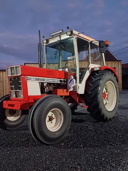 International 744 Tractor, Zakelijke goederen, Landbouw | Tractoren, Ophalen of Verzenden