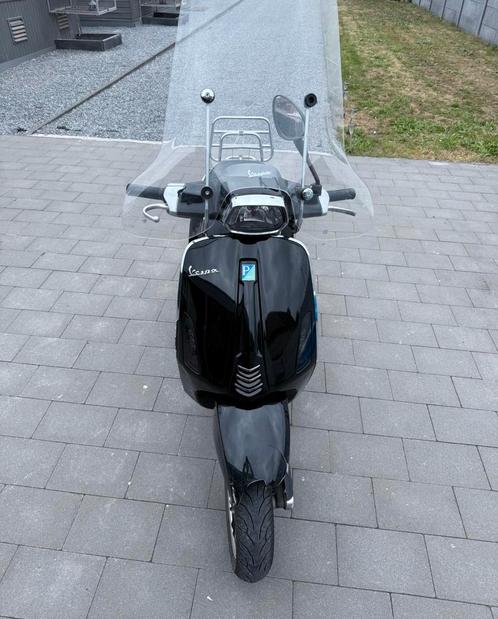 Vespa sprint met schade +nieuwe onderdelen erbij, Fietsen en Brommers, Scooters | Vespa, Zo goed als nieuw, Ophalen
