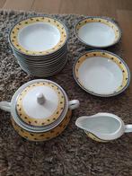 Diepe borden,soepterrine,2 kommen en sauspannetje, Enlèvement, Assiettes(s)