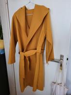 Long manteau moutarde, Enlèvement ou Envoi