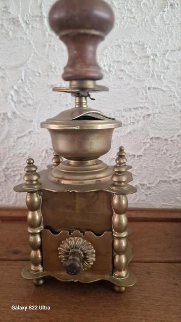 koperen koffiemolen, Ophalen