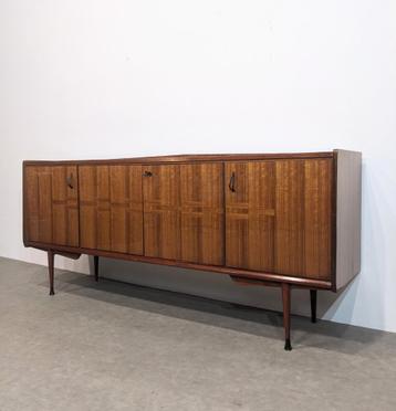 Scandinavisch vintage dressoir beschikbaar voor biedingen