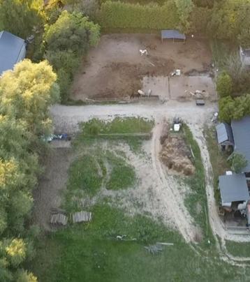1 Box avec prairie, paddocks et parking  beschikbaar voor biedingen