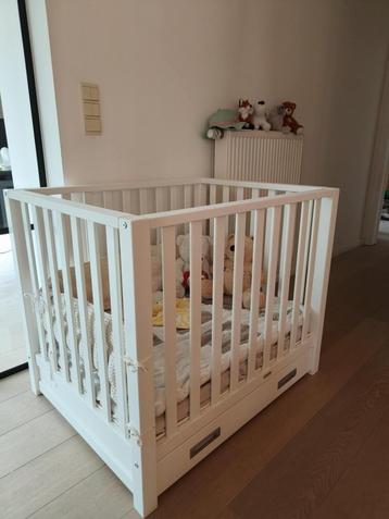 Babypark met toebehoren en lade (zie beschrijving) beschikbaar voor biedingen