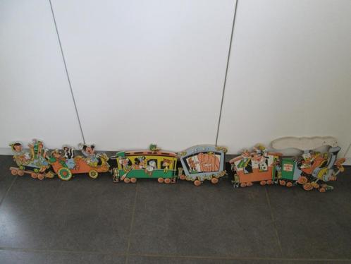 Walt Disney wand decoratie trein in dik geperst karton van 1, Verzamelen, Disney, Gebruikt, Plaatje of Poster, Mickey Mouse, Ophalen of Verzenden